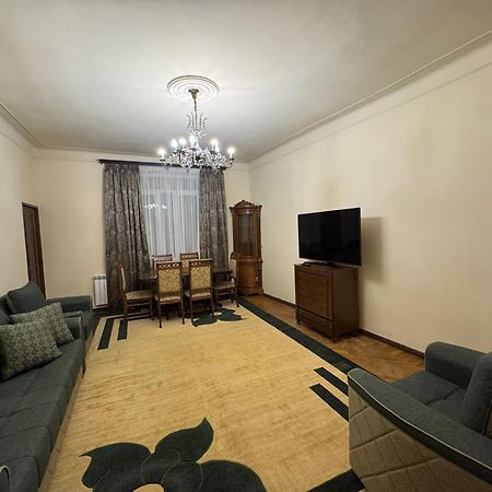 Apartments on Paronyan 15 Yerevan Bagian luar foto