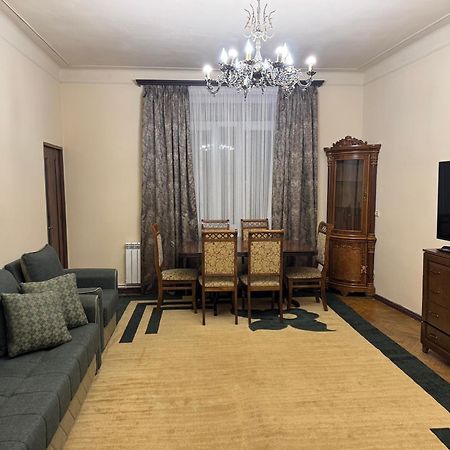 Apartments on Paronyan 15 Yerevan Bagian luar foto